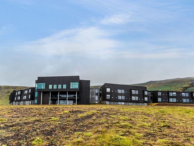 Front facade of Fosshótel Jökulsárlón